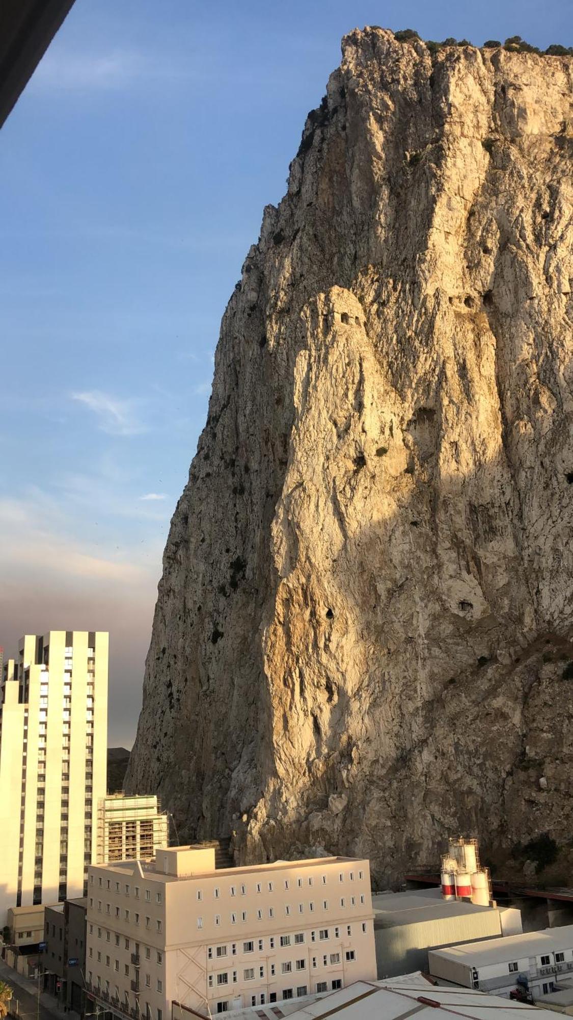 Cp High Floor Luxury Studio Sleeps 3 Gibraltar Bagian luar foto